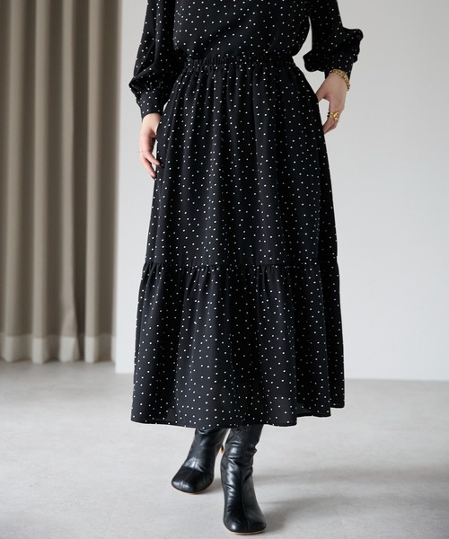 PREFERIR（プレフェリール）の「ドットプリント ティアード スカート（スカート・レディース・ベージュ/ブラック・SMALL/MEDIUM/LARGE）」の2枚目の写真