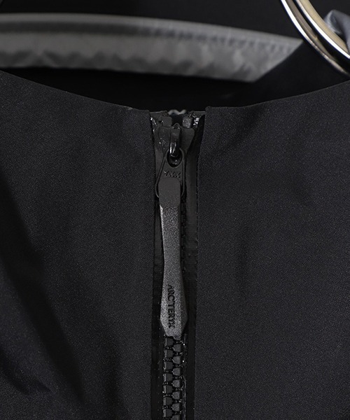 ARC'TERYX（アークテリクス）の「ARC'TERYX / アークテリクス：Beta Jacket M：X00000772603[STD]（マウンテンパーカー・メンズ・ブラック・XS）」の3枚目の写真