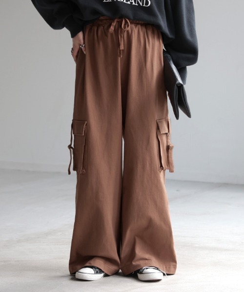 HUG.U（ハグユー）の「脚長ワイドカーゴパンツ（カーゴパンツ・レディース・ブラウン/オリーブ/ブラック/ダークグレー/ホワイト/ライトグレー・FREE）」の5枚目の写真