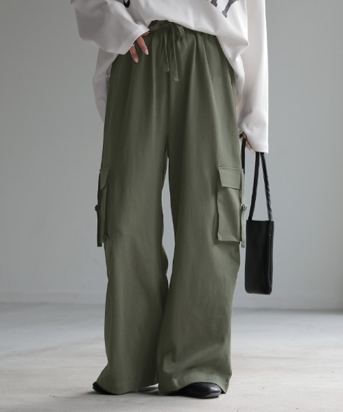 HUG.U（ハグユー）の「脚長ワイドカーゴパンツ（カーゴパンツ・レディース・ブラウン/オリーブ/ブラック/ダークグレー/ホワイト/ライトグレー・FREE）」の6枚目の写真