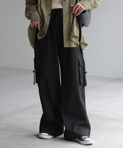 HUG.U（ハグユー）の「脚長ワイドカーゴパンツ（カーゴパンツ・レディース・ブラウン/オリーブ/ブラック/ダークグレー/ホワイト/ライトグレー・FREE）」の3枚目の写真