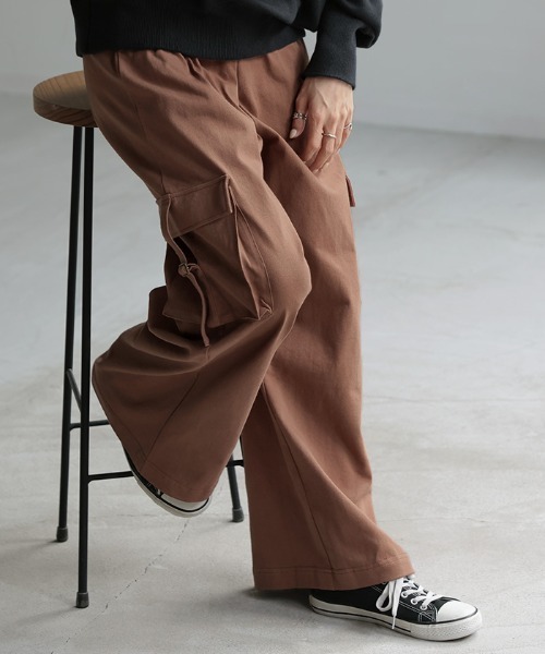 HUG.U（ハグユー）の「脚長ワイドカーゴパンツ（カーゴパンツ・レディース・ブラウン/オリーブ/ブラック/ダークグレー/ホワイト/ライトグレー・FREE）」の7枚目の写真