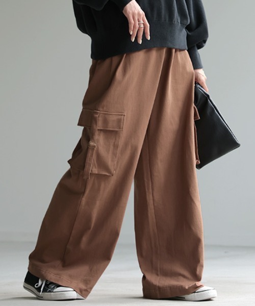 HUG.U（ハグユー）の「脚長ワイドカーゴパンツ（カーゴパンツ・レディース・ブラウン/オリーブ/ブラック/ダークグレー/ホワイト/ライトグレー・FREE）」の8枚目の写真