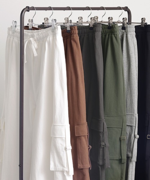 HUG.U（ハグユー）の「脚長ワイドカーゴパンツ（カーゴパンツ・レディース・ブラウン/オリーブ/ブラック/ダークグレー/ホワイト/ライトグレー・FREE）」の9枚目の写真