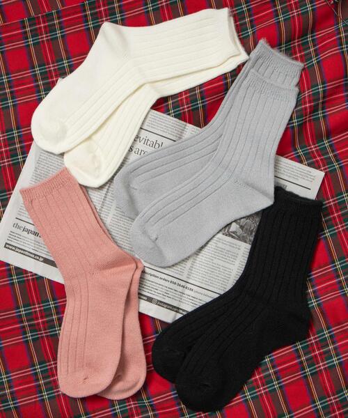 WEGO（ウィゴー）の「WEGO/ぽかぽか裏起毛リブソックス（ソックス/靴下・レディース・オフホワイト/ブラック/サックスブルー/ライトピンク・23-25cm）」の5枚目の写真