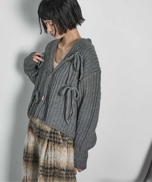 THE YOn(ザヨン)の「リボンモチーフニットカーディガン(カーディガン/ボレロ・レディース・ブラック/グレイッシュベージュ/グレー・FREE)」の14枚目の写真