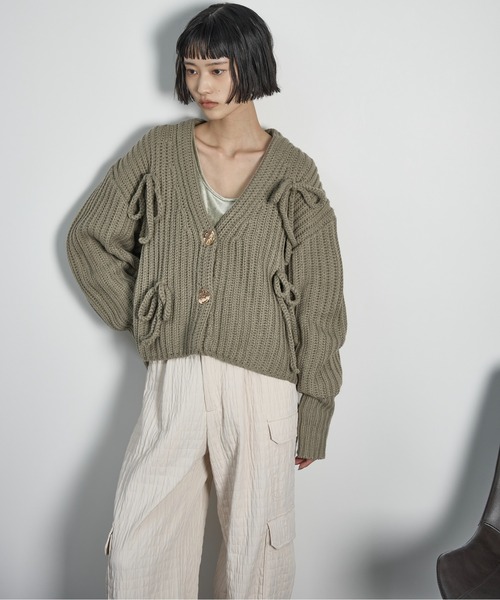 THE YOn(ザヨン)の「リボンモチーフニットカーディガン(カーディガン/ボレロ・レディース・ブラック/グレイッシュベージュ/グレー・FREE)」の5枚目の写真