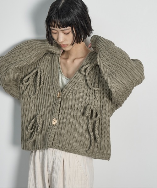THE YOn(ザヨン)の「リボンモチーフニットカーディガン(カーディガン/ボレロ・レディース・ブラック/グレイッシュベージュ/グレー・FREE)」の6枚目の写真