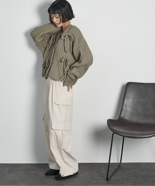 THE YOn(ザヨン)の「リボンモチーフニットカーディガン(カーディガン/ボレロ・レディース・ブラック/グレイッシュベージュ/グレー・FREE)」の11枚目の写真