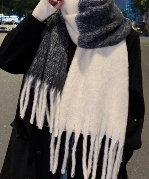 mebole（メボレ）の「バイカラーマフラー（マフラー）」 - WEAR