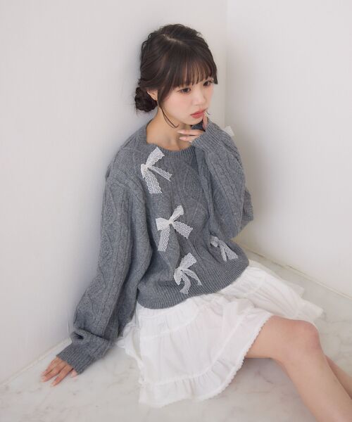 ems excite（エムズエキサイト）の「レースリボンNTPO（ニット/セーター・レディース・ダークグレー/ピンク/ブルー・FREE）」の6枚目の写真