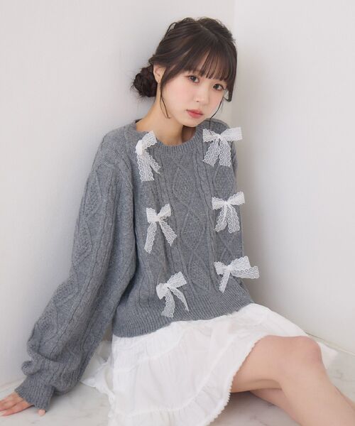 ems excite（エムズエキサイト）の「レースリボンNTPO（ニット/セーター・レディース・ダークグレー/ピンク/ブルー・FREE）」の4枚目の写真