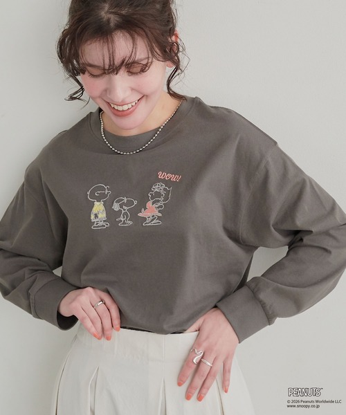 PEANUTS(ピーナッツ)の「【PEANUTS/ピーナッツ】スヌーピー/SNOOPY フロント刺繍デザインロンT(Tシャツ/カットソー・レディース・ベージュ/ネイビー/グリーン/チャコールグレー/グレー/ピンク/杢グレー/オフホワイト・M/L/LL/3L)」の3枚目の写真