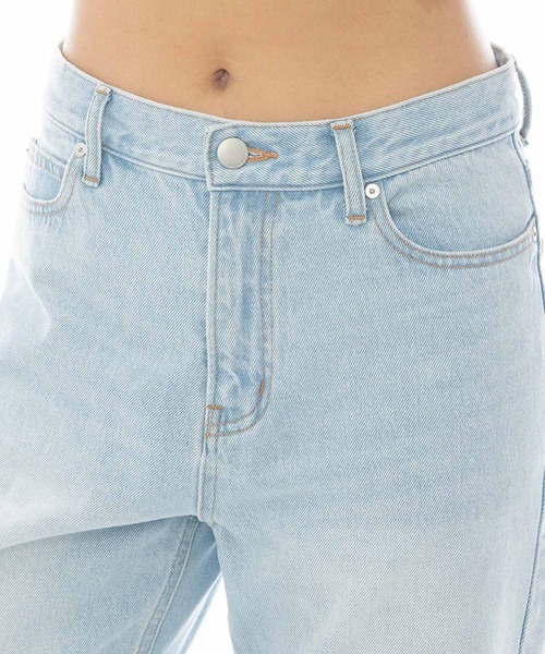 BILLABONG（ビラボン）の「BILLABONG/ビラボン WIDE BUGGY DENIM ロンパン BF013-712（デニムパンツ・レディース・ライトブルー・L/M/S）」の4枚目の写真