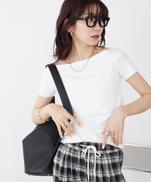 Auntie Rosa Holiday(アンティローザホリデー)の「ベアテンオフショルプルオーバー(Tシャツ/カットソー・レディース・オフホワイト/チャコールグレー/ブラック・FREE)」の2枚目の写真