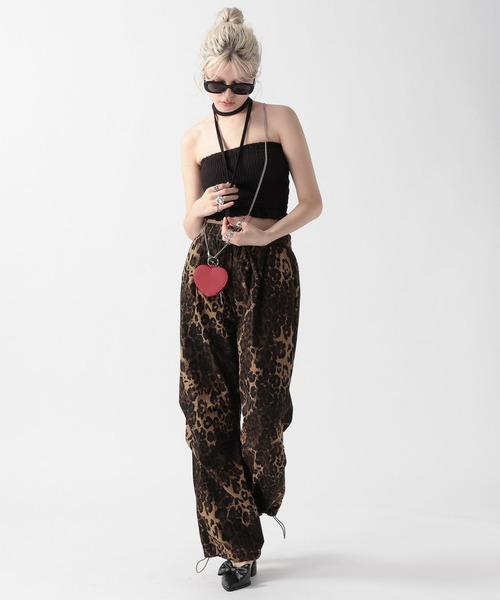 FOREVER 21（フォーエバー トゥエンティーワン）の「【2025SS】チョーカー付きシャーリングベアトップ（チューブトップ・レディース・ブラック/オフホワイト/グレー・FREE）」の13枚目の写真