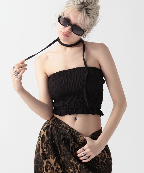 FOREVER 21（フォーエバー トゥエンティーワン）の「【2025SS】チョーカー付きシャーリングベアトップ（チューブトップ・レディース・ブラック/オフホワイト/グレー・FREE）」の15枚目の写真