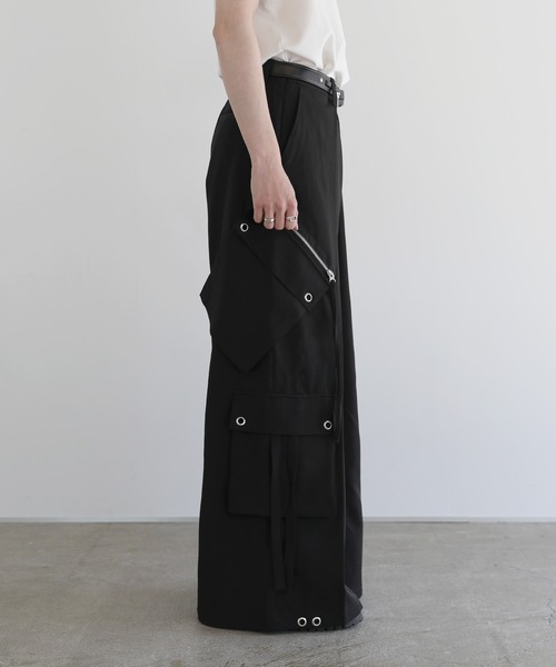 LILL（リル）の「ハイウエストドレープワイド袴アイレットスラントポケットカーゴパンツ（カーゴパンツ・メンズ・ブラック/チャコール/ストライプ・S/M/L/XL）」の7枚目の写真