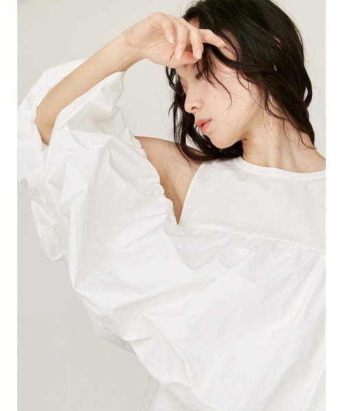 emmi（エミ）の「オフショルドッキングブラウス（シャツ/ブラウス・レディース・ブラック/ホワイト/ブラウン・FREE）」の5枚目の写真