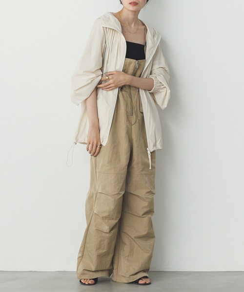 hunch(ハンチ)の「フロントジップ ウエストギャザー サロペット(サロペット/オーバーオール・レディース・ブラック/ベージュ/ダークカーキ・FREE)」の13枚目の写真