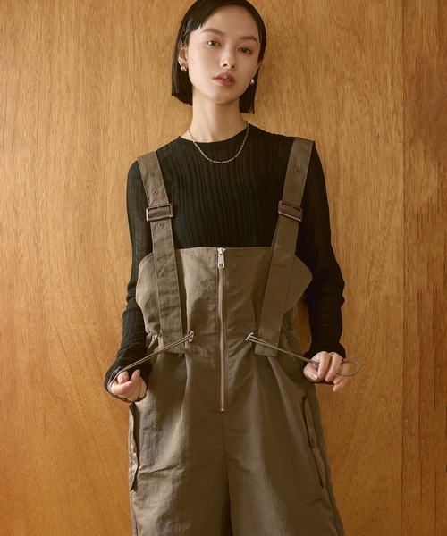hunch(ハンチ)の「フロントジップ ウエストギャザー サロペット(サロペット/オーバーオール・レディース・ブラック/ベージュ/ダークカーキ・FREE)」の16枚目の写真