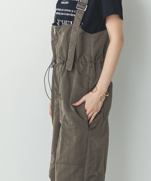 hunch(ハンチ)の「フロントジップ ウエストギャザー サロペット(サロペット/オーバーオール・レディース・ブラック/ベージュ/ダークカーキ・FREE)」の22枚目の写真