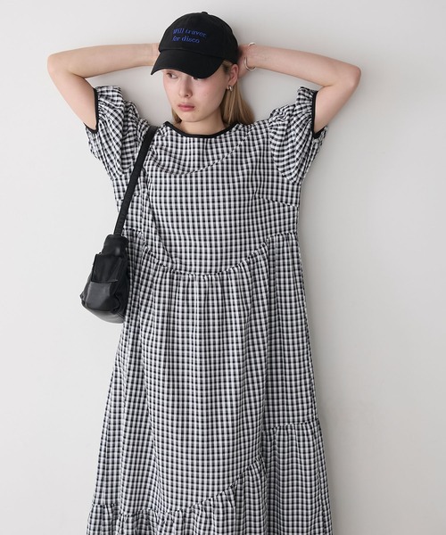 forksy.(フォルクシー)の「【forksy.】ギンガムチェック パフスリーブ ティアードワンピース(ワンピース・レディース・ブラック/ホワイト・FREE)」の5枚目の写真