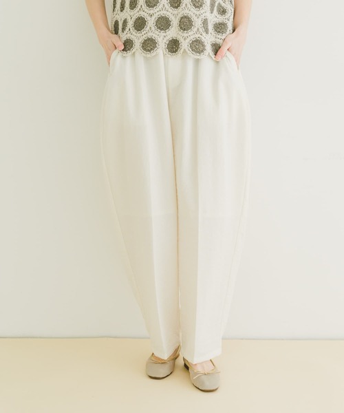 ITEMS URBANRESEARCH(アイテムズ アーバンリサーチ)の「コクーンイージーパンツ(その他パンツ・レディース・チャコールグレー/ホワイト系その他・FREE)」の3枚目の写真