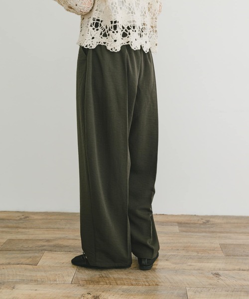 ITEMS URBANRESEARCH(アイテムズ アーバンリサーチ)の「コクーンイージーパンツ(その他パンツ・レディース・チャコールグレー/ホワイト系その他・FREE)」の13枚目の写真