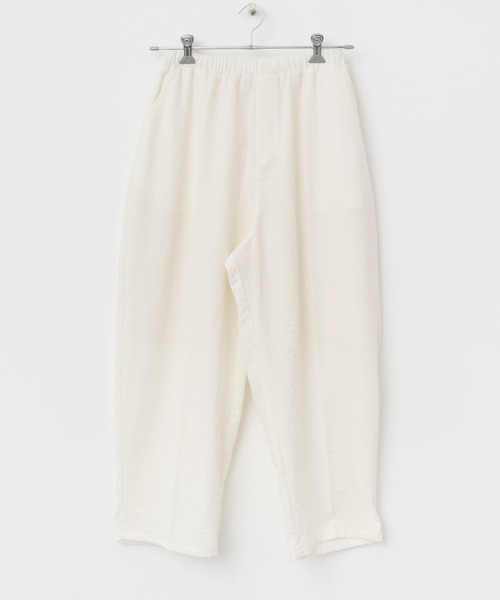 ITEMS URBANRESEARCH(アイテムズ アーバンリサーチ)の「コクーンイージーパンツ(その他パンツ・レディース・チャコールグレー/ホワイト系その他・FREE)」の17枚目の写真