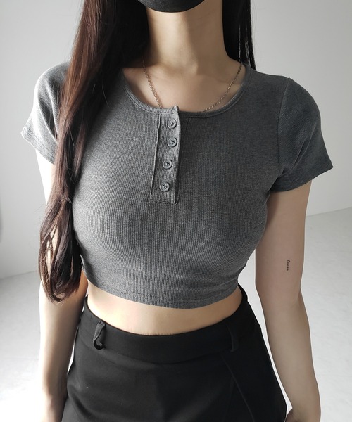 me+em select（ミームセレクト）の「【 ３color 】ヘンリーネック半袖ショートリブTシャツ ／henley neck short sleeve short lib T-shirt ※※（Tシャツ/カットソー・レディース・アイボリー/ブラック/グレー・FREE）」の6枚目の写真