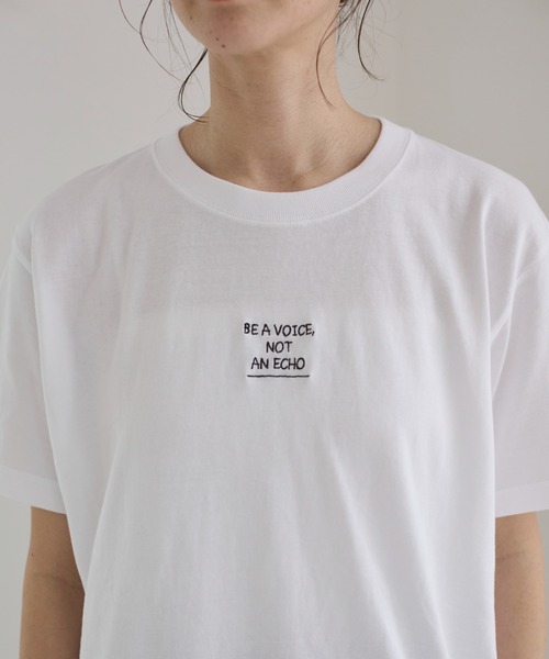 ANGIE（アンジー）の「フロント ワンポイント 刺繍 ロゴ Tシャツ（半袖）（Tシャツ/カットソー・レディース・ホワイト/オフホワイト/ブラック/ライトピンク・MEDIUM/LARGE）」の9枚目の写真