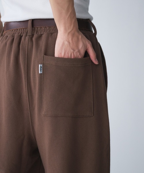 Adoon plain(アドーンプレーン)の「2-Tuck Curved Wide Sweat Pants / 2タックカーブワイドスウェットパンツ(スウェットパンツ・メンズ・ブラック/ブラウン・MEDIUM/LARGE)」の16枚目の写真