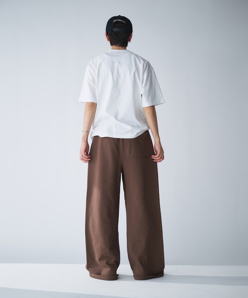 Adoon plain(アドーンプレーン)の「2-Tuck Curved Wide Sweat Pants / 2タックカーブワイドスウェットパンツ(スウェットパンツ・メンズ・ブラック/ブラウン・MEDIUM/LARGE)」の5枚目の写真