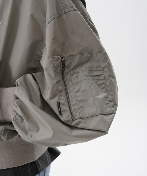 MASONPRINCE(メイソンプリンス)の「ショート丈 ドロップショルダー MA-1 ブルゾン JK4045【MASONPRINCE】(MA-1・メンズ・ネイビー/グレー・L/M/S)」の9枚目の写真