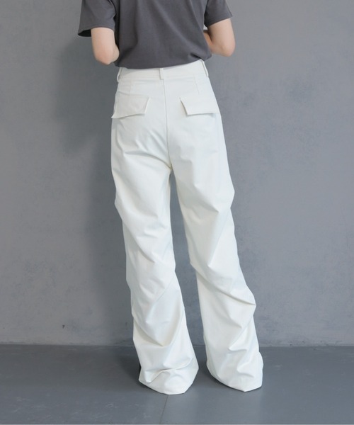 cheriella(シェリエラ)の「【cheriella】ハイウエスト サイドタックフレアパンツ HIGH WAIST SIDE TUCK FLARE PANTS(スラックス・レディース・オフホワイト/チャコールグレー/ブラック・M/S)」の12枚目の写真
