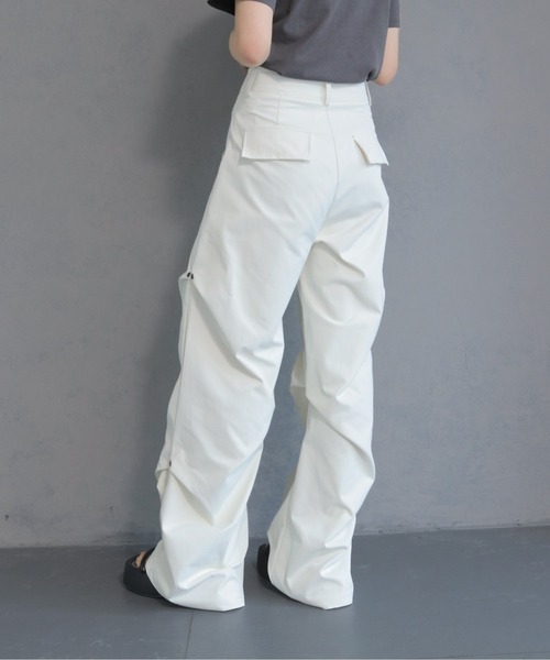cheriella(シェリエラ)の「【cheriella】ハイウエスト サイドタックフレアパンツ HIGH WAIST SIDE TUCK FLARE PANTS(スラックス・レディース・オフホワイト/チャコールグレー/ブラック・M/S)」の13枚目の写真