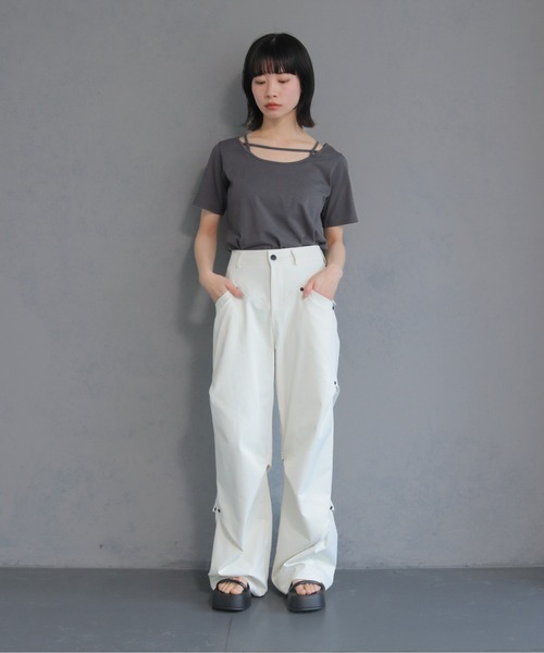 cheriella(シェリエラ)の「【cheriella】ハイウエスト サイドタックフレアパンツ HIGH WAIST SIDE TUCK FLARE PANTS(スラックス・レディース・オフホワイト/チャコールグレー/ブラック・M/S)」の15枚目の写真