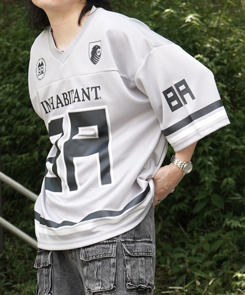 INHABITANT（インハビタント）の「25SS【INHABITANT】ビッグシルエット フロントナンバリングプリント 半袖フットボールTシャツ カットソー ユニセックス（Tシャツ/カットソー・メンズ・ブラック/ホワイト/グレー・L/M）」の3枚目の写真