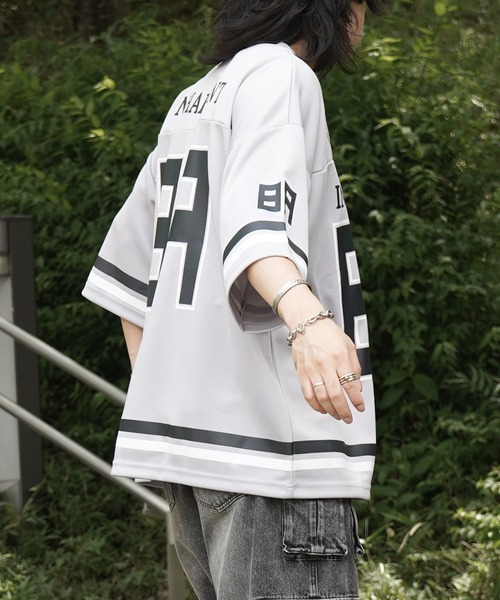 INHABITANT(インハビタント)の「【INHABITANT】ビッグシルエット フロントナンバリングプリント 半袖フットボールTシャツ カットソー ユニセックス(Tシャツ/カットソー・メンズ・ブラック/ホワイト/グレー・L/M)」の14枚目の写真