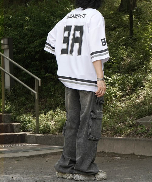 INHABITANT（インハビタント）の「25SS【INHABITANT】ビッグシルエット フロントナンバリングプリント 半袖フットボールTシャツ カットソー ユニセックス（Tシャツ/カットソー・メンズ・ブラック/ホワイト/グレー・L/M）」の10枚目の写真