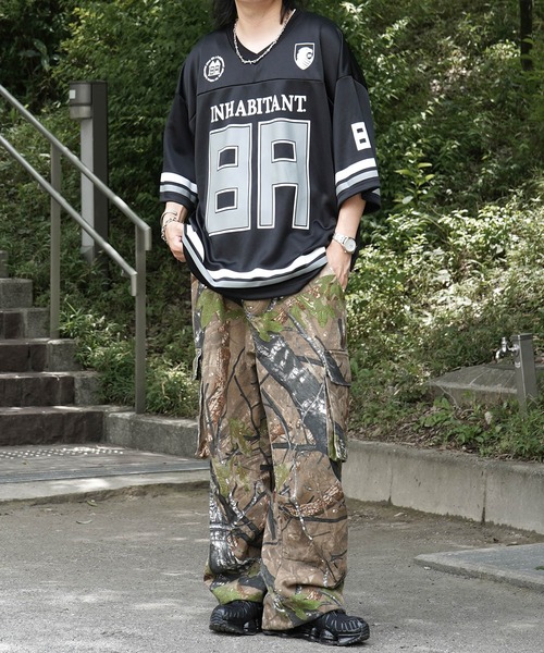 INHABITANT（インハビタント）の「25SS【INHABITANT】ビッグシルエット フロントナンバリングプリント 半袖フットボールTシャツ カットソー ユニセックス（Tシャツ/カットソー・メンズ・ブラック/ホワイト/グレー・L/M）」の14枚目の写真