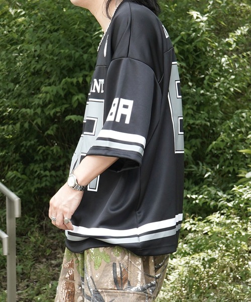 INHABITANT（インハビタント）の「25SS【INHABITANT】ビッグシルエット フロントナンバリングプリント 半袖フットボールTシャツ カットソー ユニセックス（Tシャツ/カットソー・メンズ・ブラック/ホワイト/グレー・L/M）」の16枚目の写真
