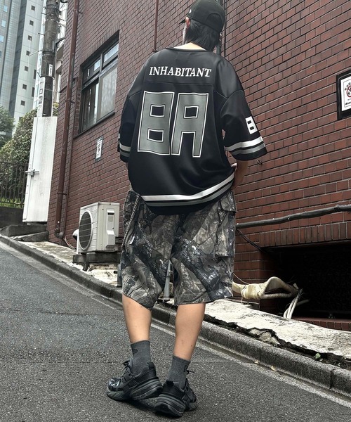 INHABITANT(インハビタント)の「【INHABITANT】ビッグシルエット フロントナンバリングプリント 半袖フットボールTシャツ カットソー ユニセックス(Tシャツ/カットソー・メンズ・ブラック/ホワイト/グレー・L/M)」の20枚目の写真