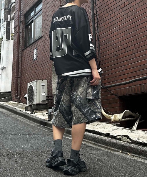INHABITANT(インハビタント)の「【INHABITANT】ビッグシルエット フロントナンバリングプリント 半袖フットボールTシャツ カットソー ユニセックス(Tシャツ/カットソー・メンズ・ブラック/ホワイト/グレー・L/M)」の15枚目の写真