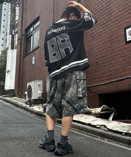 INHABITANT(インハビタント)の「【INHABITANT】ビッグシルエット フロントナンバリングプリント 半袖フットボールTシャツ カットソー ユニセックス(Tシャツ/カットソー・メンズ・ブラック/ホワイト/グレー・L/M)」の21枚目の写真