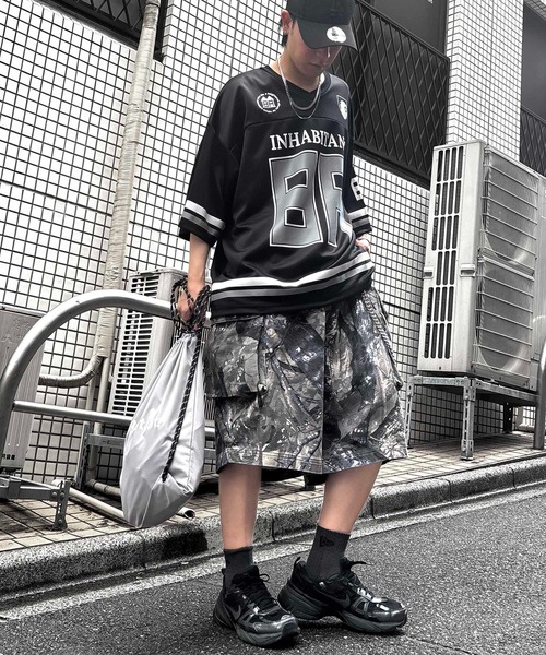 INHABITANT(インハビタント)の「【INHABITANT】ビッグシルエット フロントナンバリングプリント 半袖フットボールTシャツ カットソー ユニセックス(Tシャツ/カットソー・メンズ・ブラック/ホワイト/グレー・L/M)」の17枚目の写真