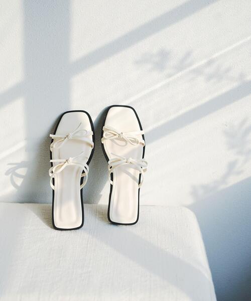 RODE SKO（ロデスコ）の「『MADE IN JAPAN』ダブルリボンフラットサンダル（サンダル・レディース・ホワイト系その他/ブラック/モカ・36/37/38）」の2枚目の写真