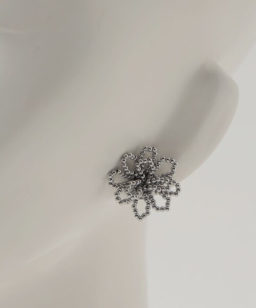 green label relaxing（グリーンレーベルリラクシング）の「フラワーモチーフ ビーズ ピアス（ピアス（両耳用）・レディース・ゴールド/シルバー・FREE）」の9枚目の写真