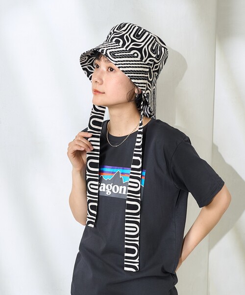FREAK'S STORE（フリークスストア）の「幾何学柄紐付きハット/リボン付き柄ハット（ハット・レディース・ブルー/ブラック・ONE SIZE）」の2枚目の写真